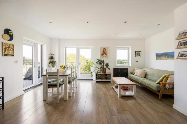 Thornbury Way, E17
