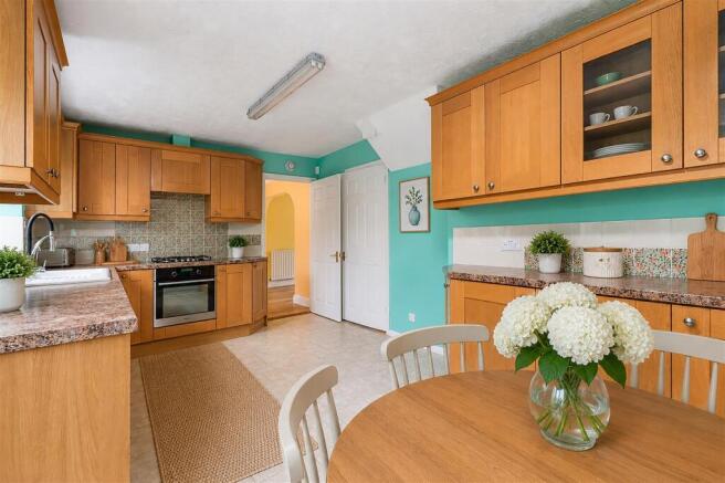8OR-kitchen1.jpg