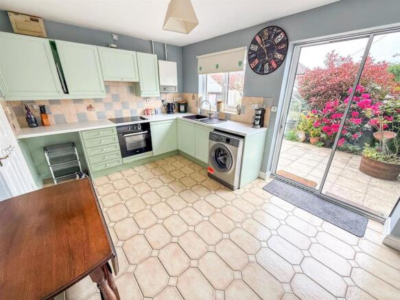 Kitchen/ Dining Room