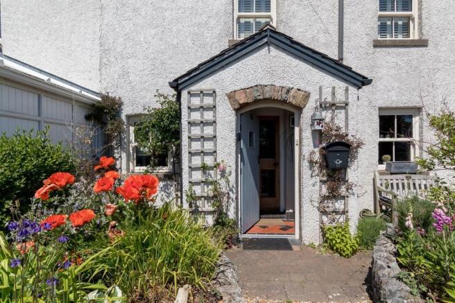FRONT GARDEN