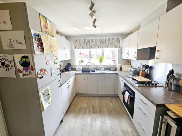 3 bed Semi-Detached for sale Image 4