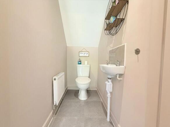 4 bed Detached for sale Image 8