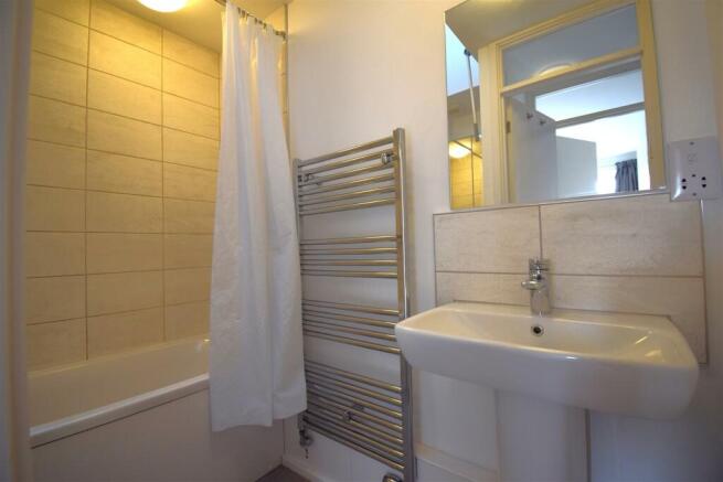 Bathroom..JPG