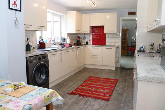 Kitchen/Breakfast...