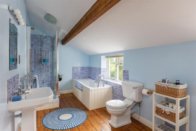 The Willows-Bathroom A.jpg