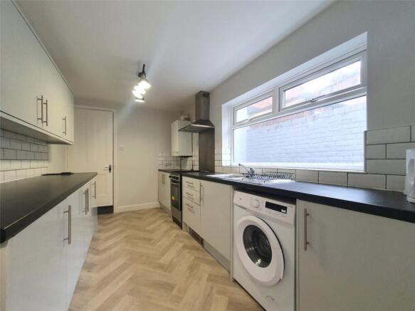 3 bed Terraced to rent Image 5
