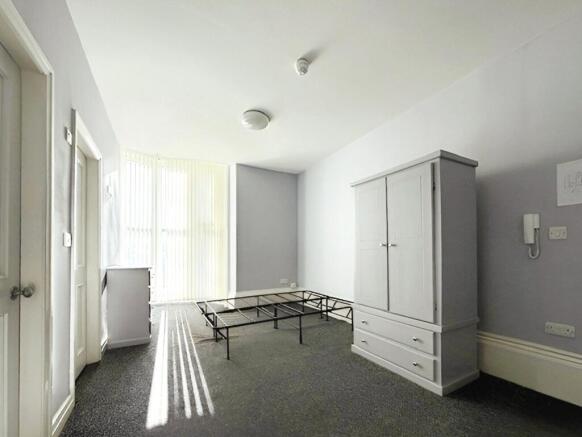 1 bed Apartment to rent Image 4