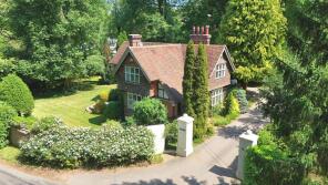 Colwood Manor Lodge, Spronketts Lane, Haywards Heath RH17 5SA