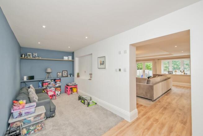 4 bed Detached for sale Image 7