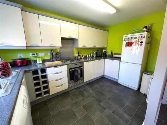 4 bed Terraced for sale Image 4