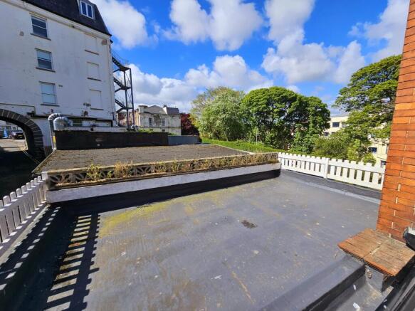 3 bed Flat for sale Image 8