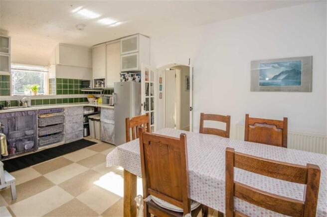 KITCHEN / DINING ROO