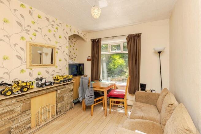 3 bed Semi-Detached for sale Image 4