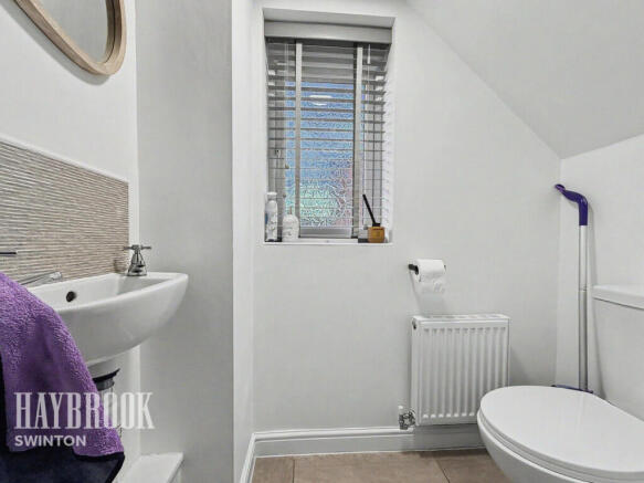 4 bed Detached for sale Image 11