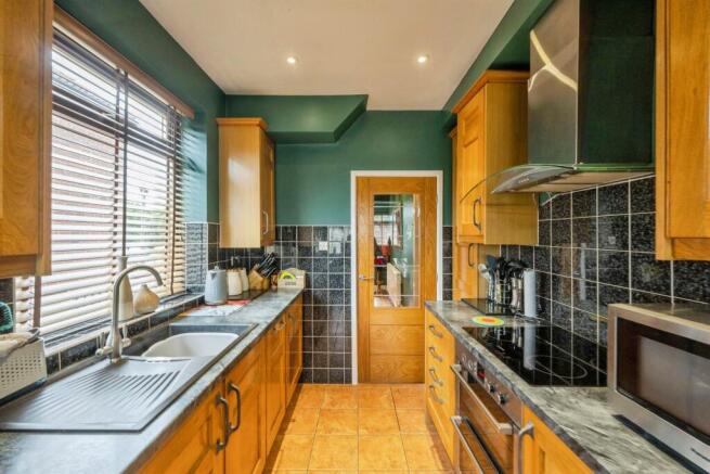 3 bed Semi-Detached for sale Image 6