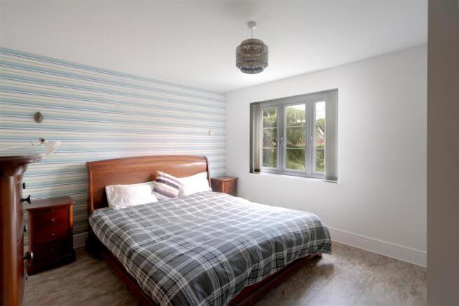 4 bed Detached for sale Image 9