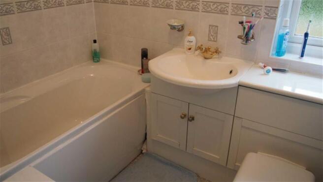 BATHROOM/WC
