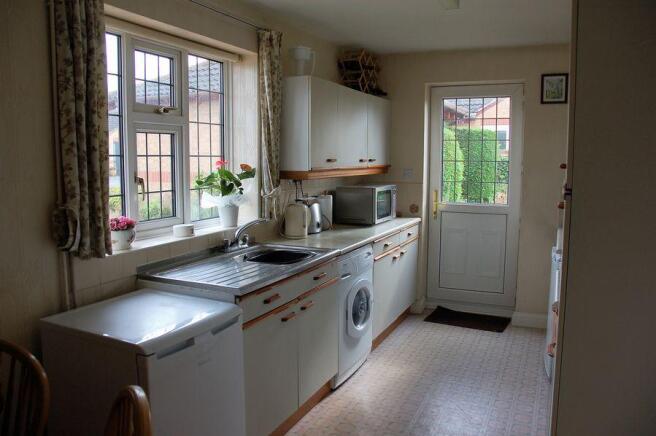 KITCHEN/DINING ROOM