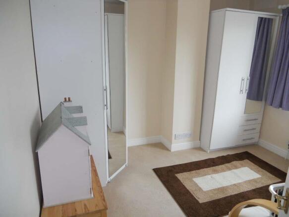 BEDROOM 2