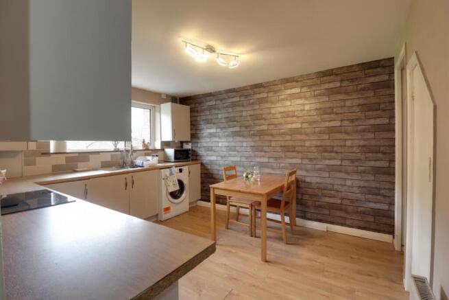 29 Cranberry Avenue, Todmorden photo 4