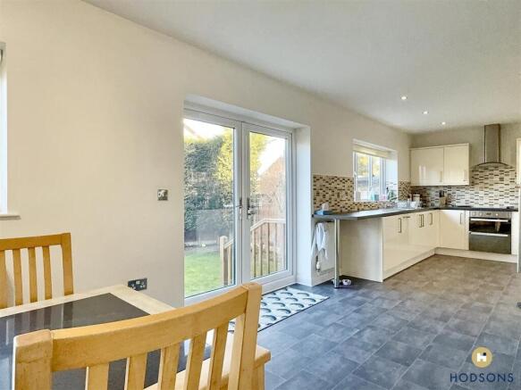 4 bed Detached for sale Image 8