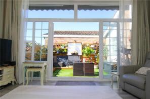 36, Whitehouse Meadows, Leigh-on-sea SS9 5TY