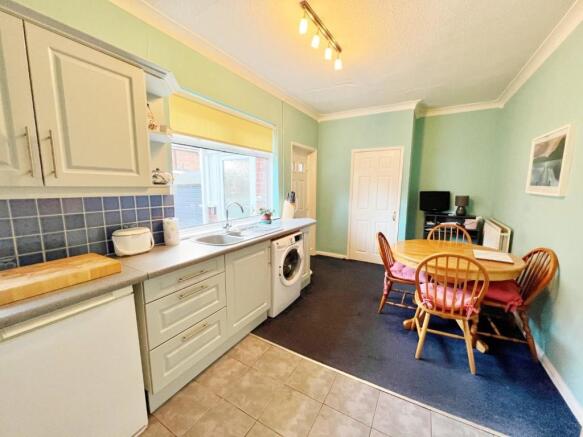 Kitchen Diner pic 1.jpg