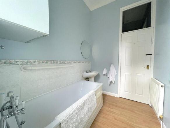 Bathroom One (2).jpeg