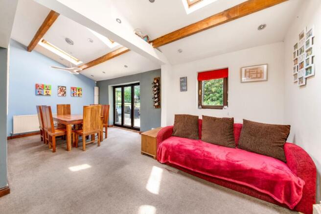 5 bed Detached for sale Image 7
