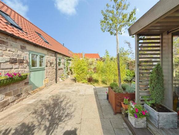 3 bed Barn Conversion for sale Image 4