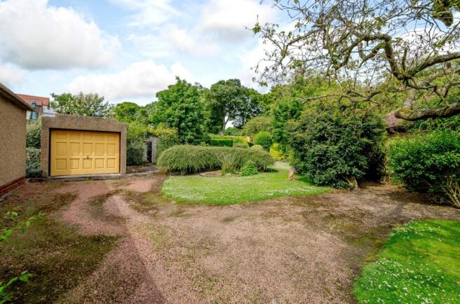 Driveway/Garage