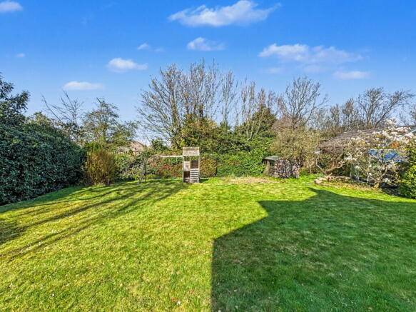 5 bed Detached for sale Image 12