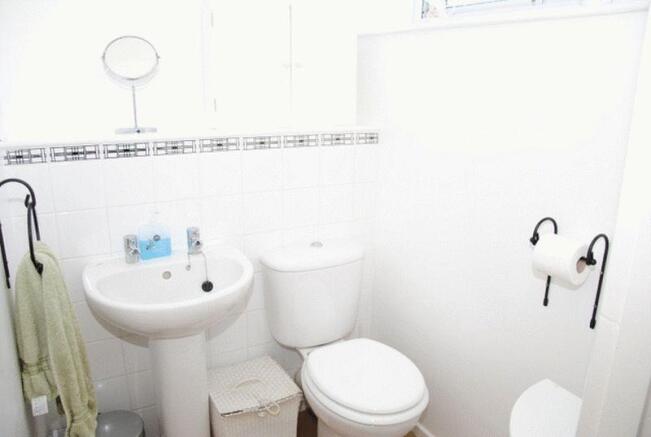 en suite cloakroom