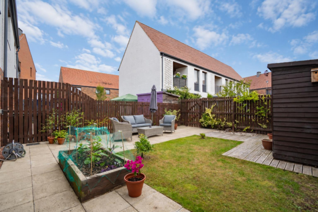 3 bed Town House for sale Image 11