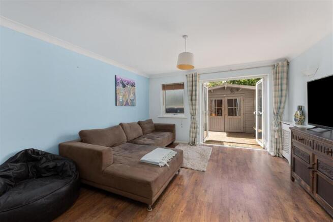 33 Broome Way, Banbury-10.jpg