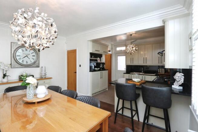 4 bed Semi-Detached for sale Image 9
