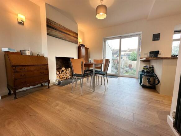OPEN PLAN FAMILY ROOM