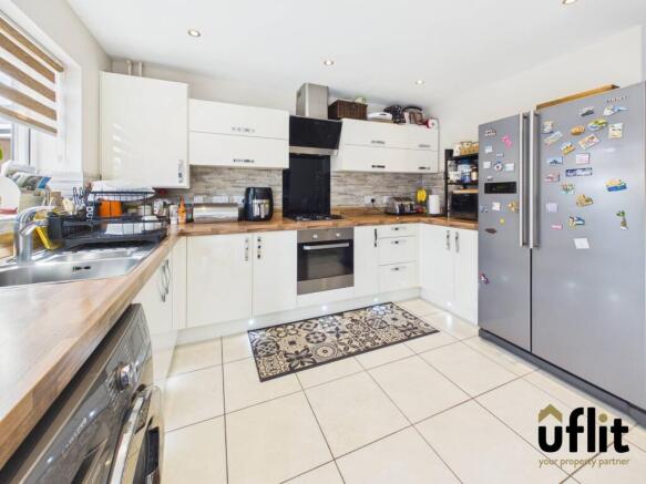 4 bed Semi-Detached for sale Image 12