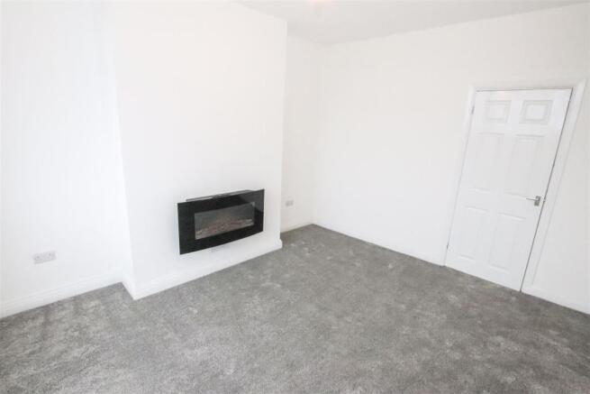 BAY FRONTED LOUNGE