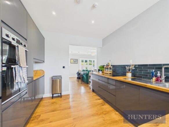 2 bed Flat for sale Image 4