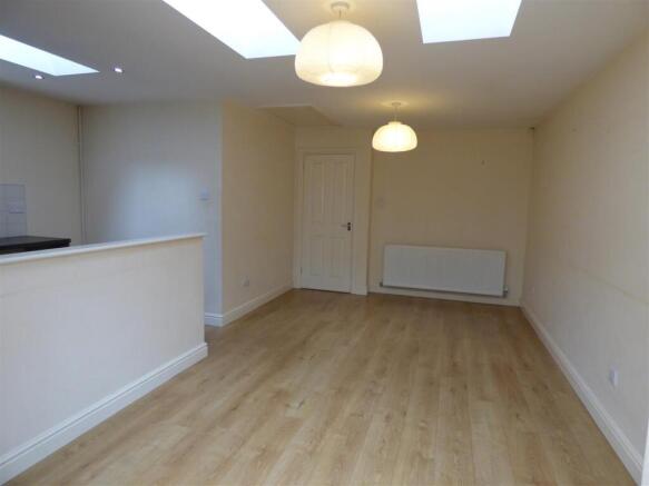 78 Wharfedale Living Romm New 1.JPG