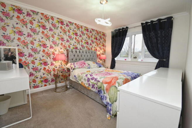 5 bed Detached for sale Image 6