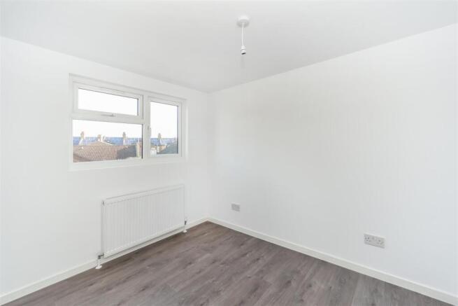Lettings Shepherds Bush Askew Road - Bedroom 1.jpg