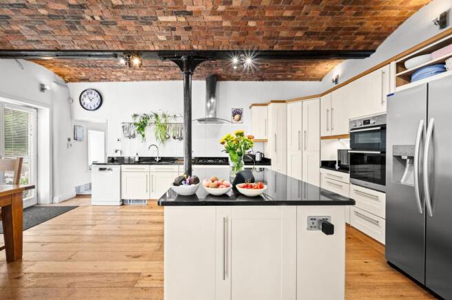 4 bed Detached for sale Image 3