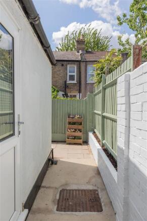 Holness Road E15