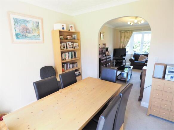 Separate Dining Room Into Lounge 072