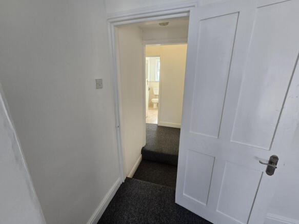 3 bed Terraced to rent Image 6