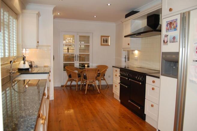 KITCHEN/BREAKFAST
