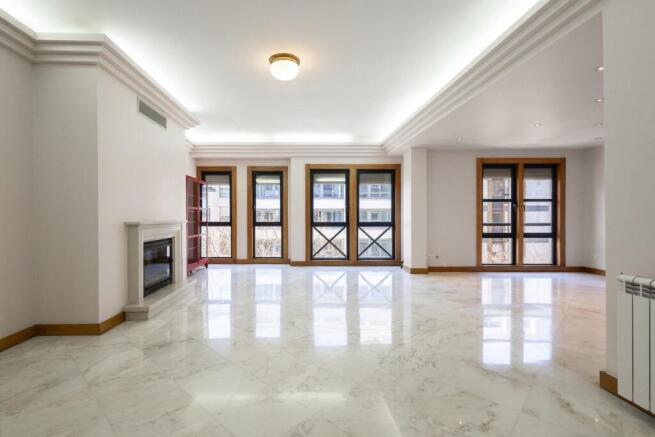 Exclusive Five-Bedroom Apartment in Avenidas Novas