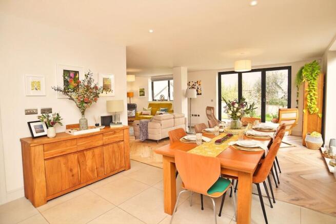 5 bed Detached for sale Image 10